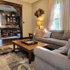 Beautiful Craftsman Style Home w/ Fenced Yard, מלון בSouth Beloit