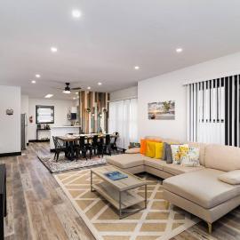 Sand & Sun Retreat,2 Living Rooms, Kids Play Area, hotel in Michigan City