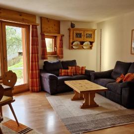 Chesa Bellaval, Haus Leivra 2 1 2-Zimmerwohnung, hotel in Silvaplana