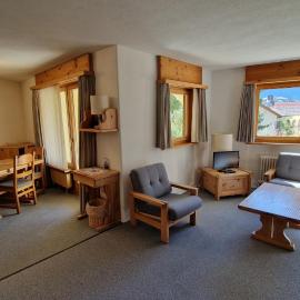 Chesa Bellaval, Haus la Vuolp 2 1 2 Zimmerwohnung, Hotel in Silvaplana
