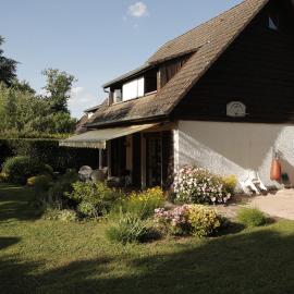 Lovely house with garden, jardin et terrasse โรงแรมในเซย์นูด์