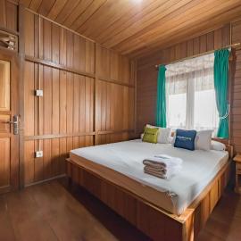 Urbanview Resort Anty Cisarua Tugu Puncak by RedDoorz، فندق في Sampal 2