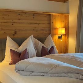 Landhaus Honsahof-Family Appartements Zillertal, готель у місті Фюген