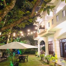 Plantation Surf Inn & Restaurant - Midigama, hotel u gradu Midigama East