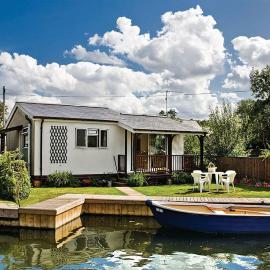 Bure-Way And Rosemere, hotel u gradu Wroxham