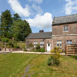 Laundry Cottage: Drumlanrig Castle, hotel in Thornhill