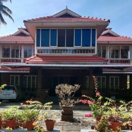 Pournami Home Stay, hotel di Trichur