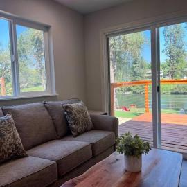 Deluxe Cabin 1 - Rogue River Resort, hotell sihtkohas Grants Pass