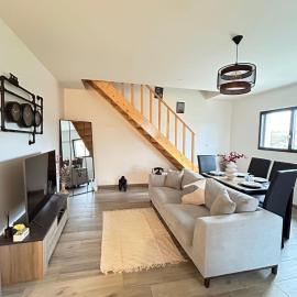 Duplex, parking gratuit privé, 5min centre Auxerre: Monéteau şehrinde bir otel