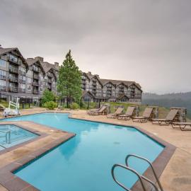 Pet-Friendly Cle Elum Condo - Hike, Ski & Relax!, хотел в Кли Елъм