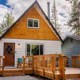 The Teddy Bear Cabin! Large Patio!, Hotel in Big Bear City
