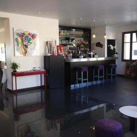 Hotel La Cigale, готель у місті Ла-Круа-Вальме