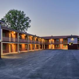 Aarya Hotel By Niagara Fashion Outlets, hotel in Niagara Falls