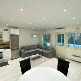 Bright house for short stay, hotel a Vantaa
