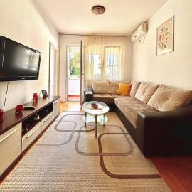 Cozy, charming one bedroom apt