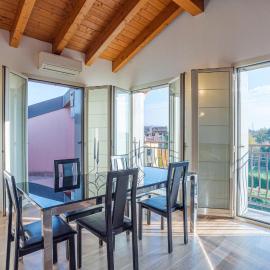 GuestHost - Roomy and bright apartments with terrace!