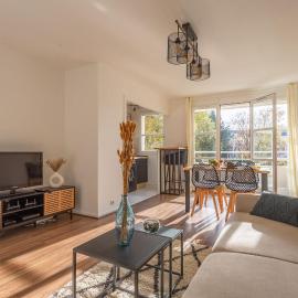 Place Cosy - Charmant appt pour 4, hotel in Evry-Courcouronnes