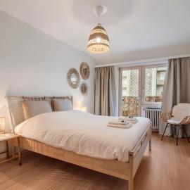 Beautiful spacious apartment 100m from the beach with 2 terraces & private garage box, hotel a Oostende