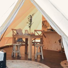 Smuk Grutte Bell Tent nabij het water in Friesland – hotel w mieście Echtenerbrug