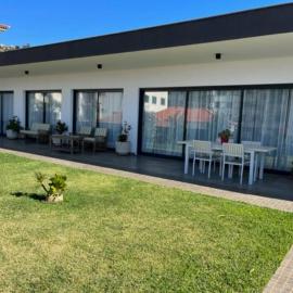 Moradia com piscina no Caniço