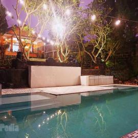 Villa Tentram Puncak, 6 Kamar, Billiar, Karaoke、Paragajenのホテル