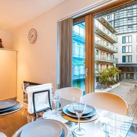 Stylish 2 Bed Apt 18 - City Centre, FREE Parking, Espresso Machine & Netflix - Hosted by Stay Host Save