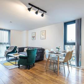 Stylish 2 Bed Apt 104 - City Centre, FREE Parking, Coffee Machine & Netflix - Hosted by Stay Host Save