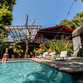 Hostel Villa Vento Surf، فندق في سانتا كاتالينا