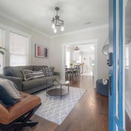 Rustic Bungalow Near Downtown/ Foodie Hotspots, hotel in Tampa