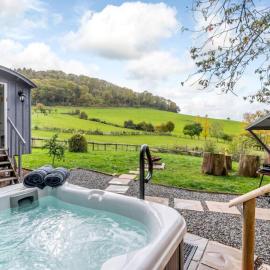 Ewe Retreat Shepherds Hut, hotel u gradu 'Hereford'