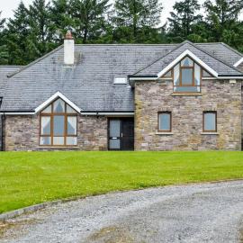 The Mountain Lodge Slievenamon spacious 4 bedroom house, hotel in Cloneen