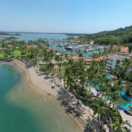 Grand Isla Navidad Golf & Spa Resort with Marina: Barra de Navidad şehrinde bir otel