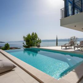 Deluxe Villa Nitia with 4 bedrooms 550m from sandy beach, ξενοδοχείο σε Duce
