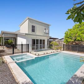 The Beachside Sanctuary -500m from Beach with Pool & Heated Spa, hotel in Casuarina