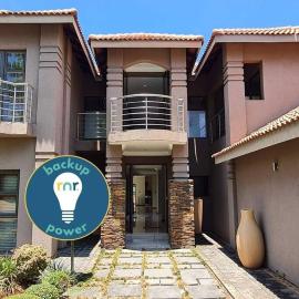 10 Pecanwood Dr 4 Bedroom Beauty, hotel in Hartbeespoort