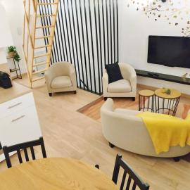 Grand studio lumineux au calme, centre historique