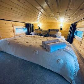 Tiny House Village (850m od Suntago), hotel u gradu Grabce