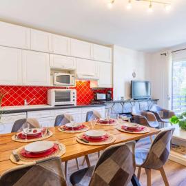 Appartement idéal pour 6 personnes, avec terrase de 24m², proche téléphérique et commerces - FR-1-296-459