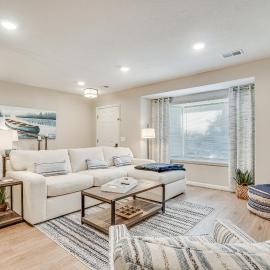 Bright Helen Cottage: Walk to Town!
