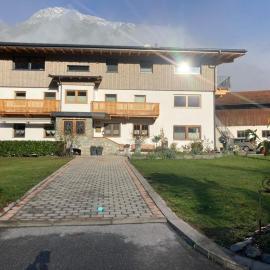 Gästehaus Köll, hotel en Roppen