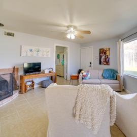 Cozy Bandera Cottage w/ Medina River Access!, hotell i Bandera