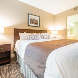 Horseshoe Valley Suites - The Azure, hotel in Shanty Bay