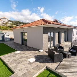 Casa Barros Serra, 3 BR, big spaces and Air conditioning, viešbutis mieste Calheta