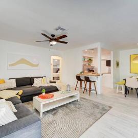 Enchanting 2BR/1BA Casita 2 blocks to Beach