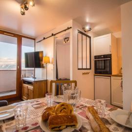 15 Grande Ourse sleeps 4/5 Vallandry - Les Arcs, khách sạn ở Landry