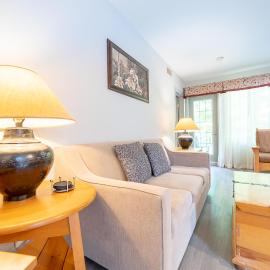 Horseshoe Valley Suites - The Evergreen, hotel in Shanty Bay