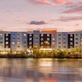 TownePlace Suites by Marriott Richmond Colonial Heights، فندق في كولونيل هايتس