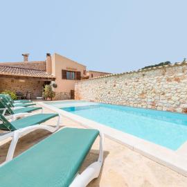 Finca Ses Oliveres by Mallorca House Rent โรงแรมในซงคาริโอ