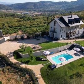 Boutique Finca esencial Hotel Rural, hotel v destinaci Villafranca del Bierzo