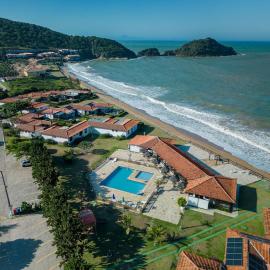 Cond Búzios Resort Pé na areia! Casa 3 suítes. BZ60, hotel v destinácii Búzios